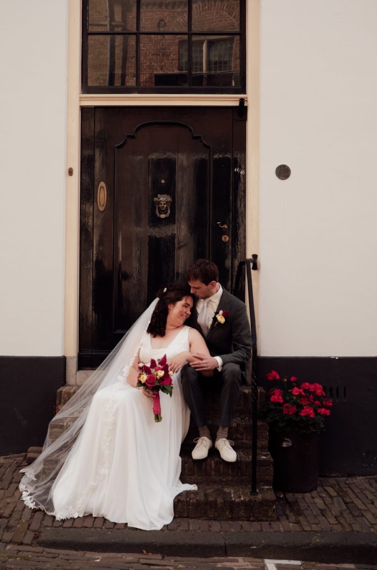 Trouwfotograaf Amersfoort Bruidspaar tijdens de fotoshoot romantisch vastgelegd door trouwfotograaf Amersfoort